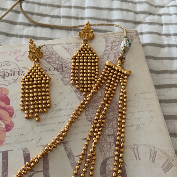 Gold necklace & earrings set - Picture 2 of 12